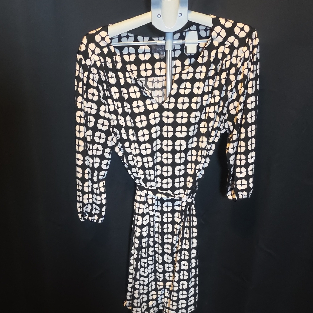 Luxology black and cream (or white) short-sleeve dress 
